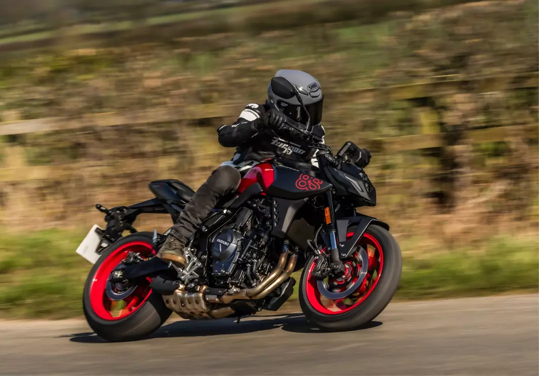Suzuki GSX-8S leaning into a corner on a country road