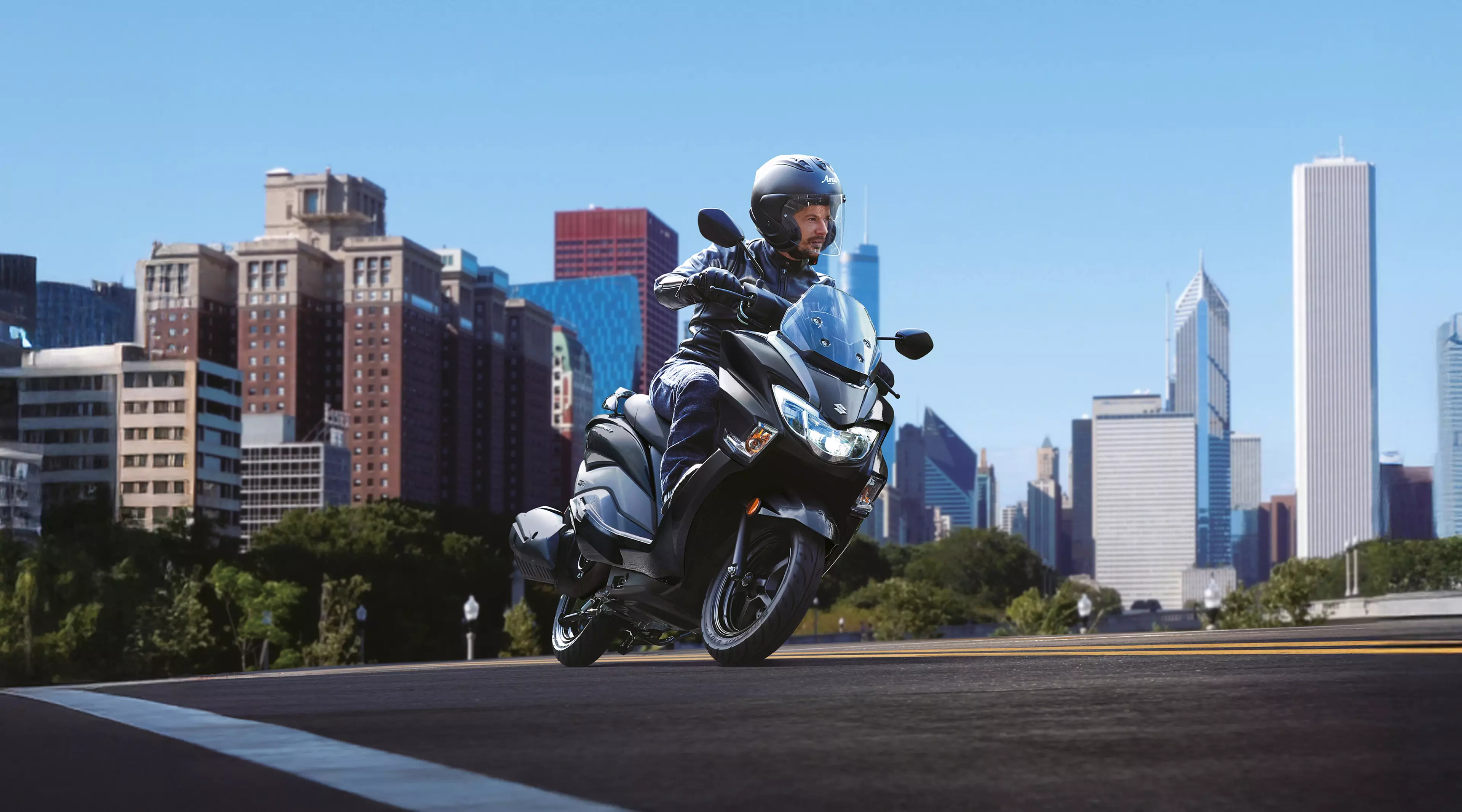 Suzuki Burgman Street 125EX riding through the city