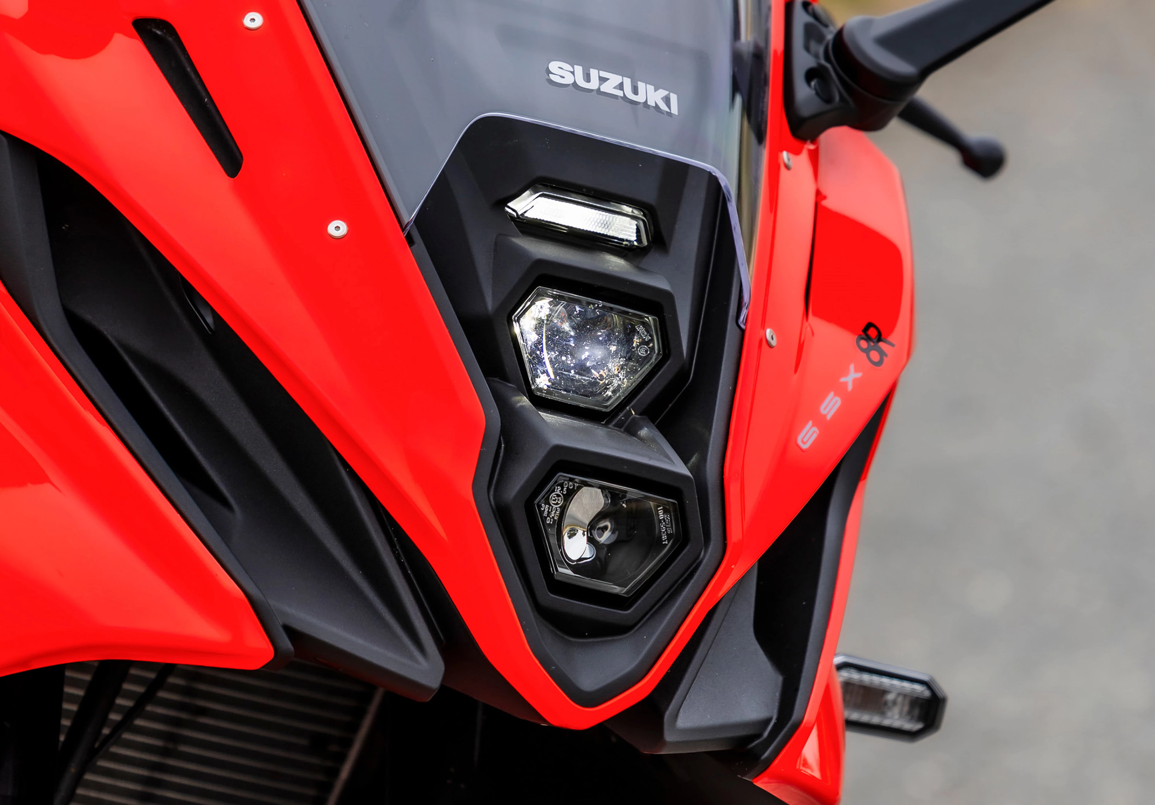 Suzuki GSX-8R close up of the front end showcasing the stacked headlight unit
