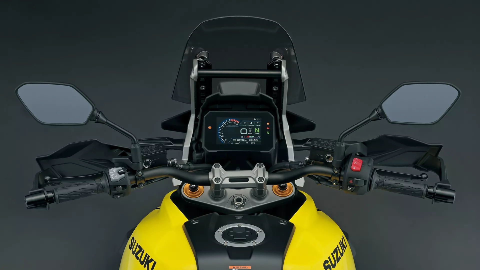 Suzuki V-Strom 1050DE tank and handlebars