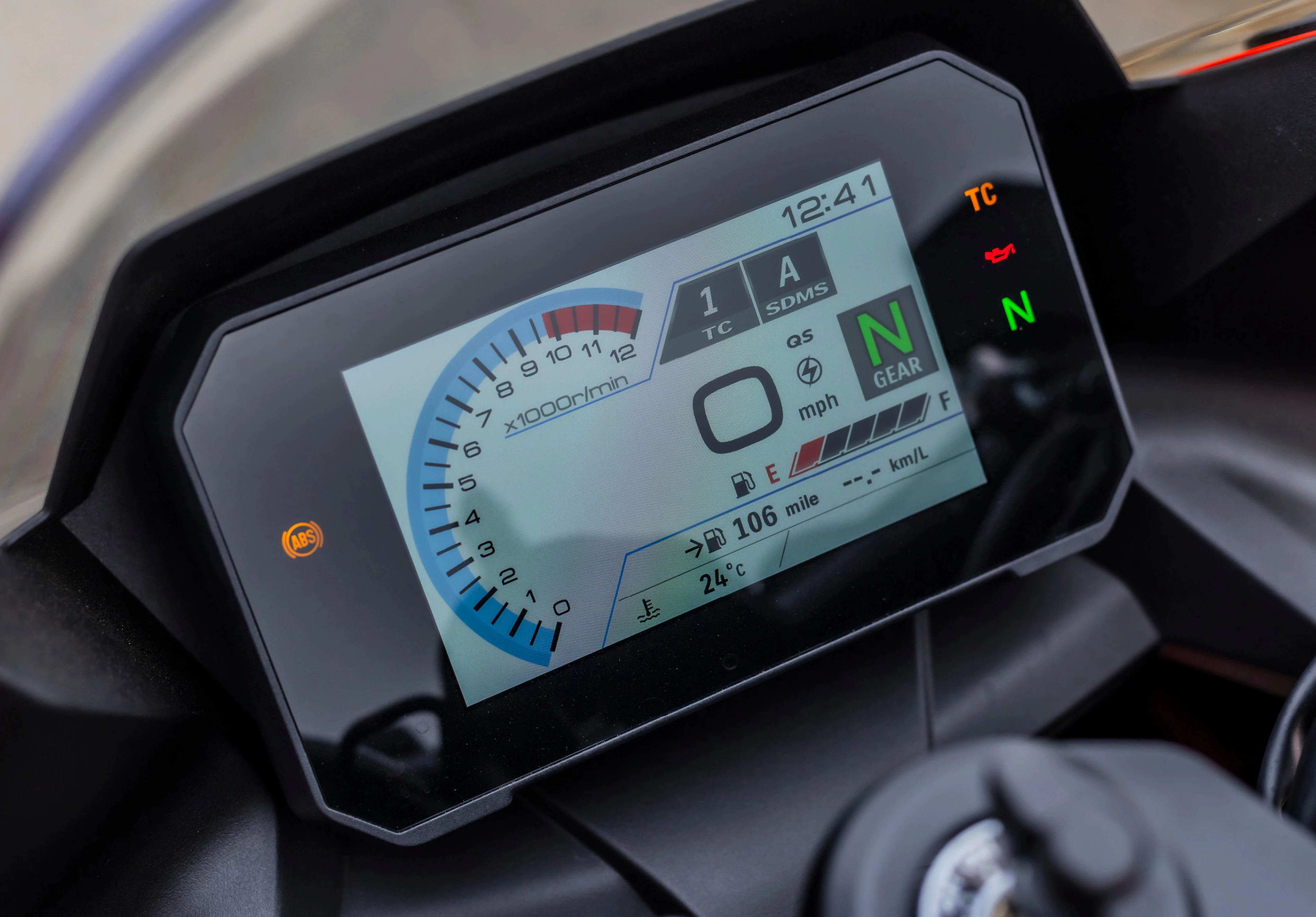 Suzuki GSX-8R TFT dash close-up on location