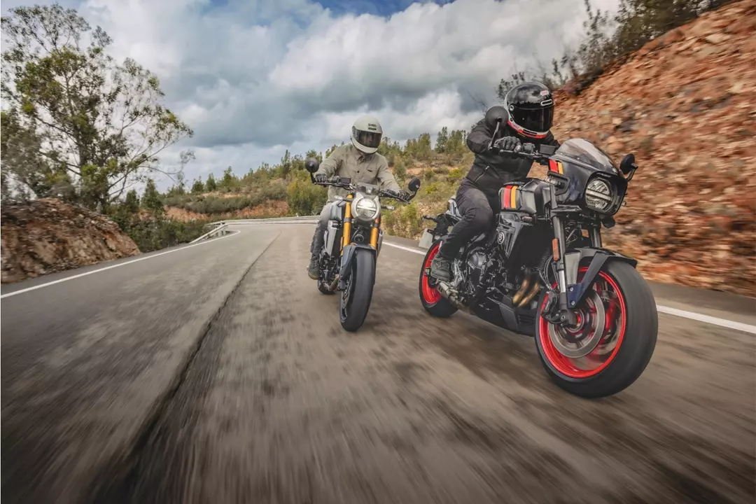 GSX-8TT and GSX-8T riding