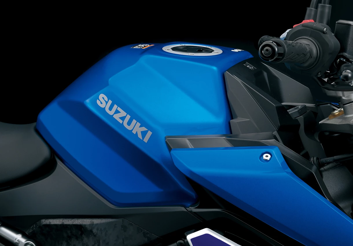 Suzuki GSX-S1000 fuel tank and chassis close-up