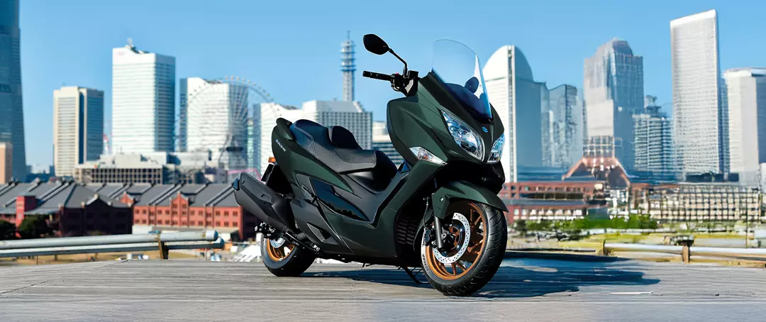 Suzuki Burgman 400 right hand side with a city background