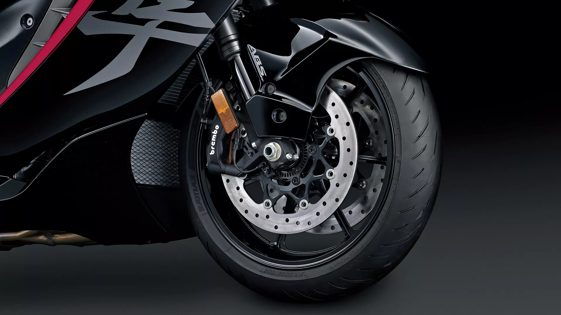 Suzuki Hayabusa tyres close-up