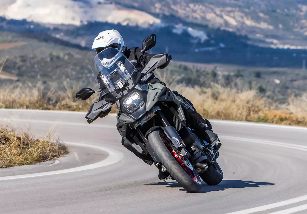 Suzuki V-Strom 1050RE leaning into a corner on a mountain pass