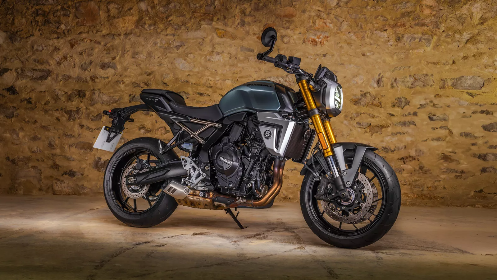 Suzuki GSX-8T green, side on static with a brick wall behind