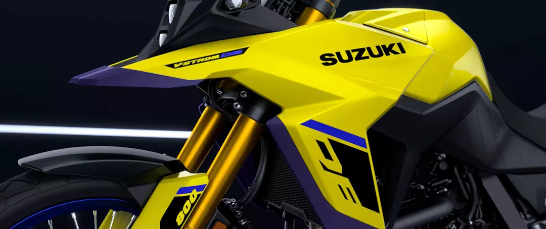 Side profile of the Suzuki V-Strom 800DE, decals and nose