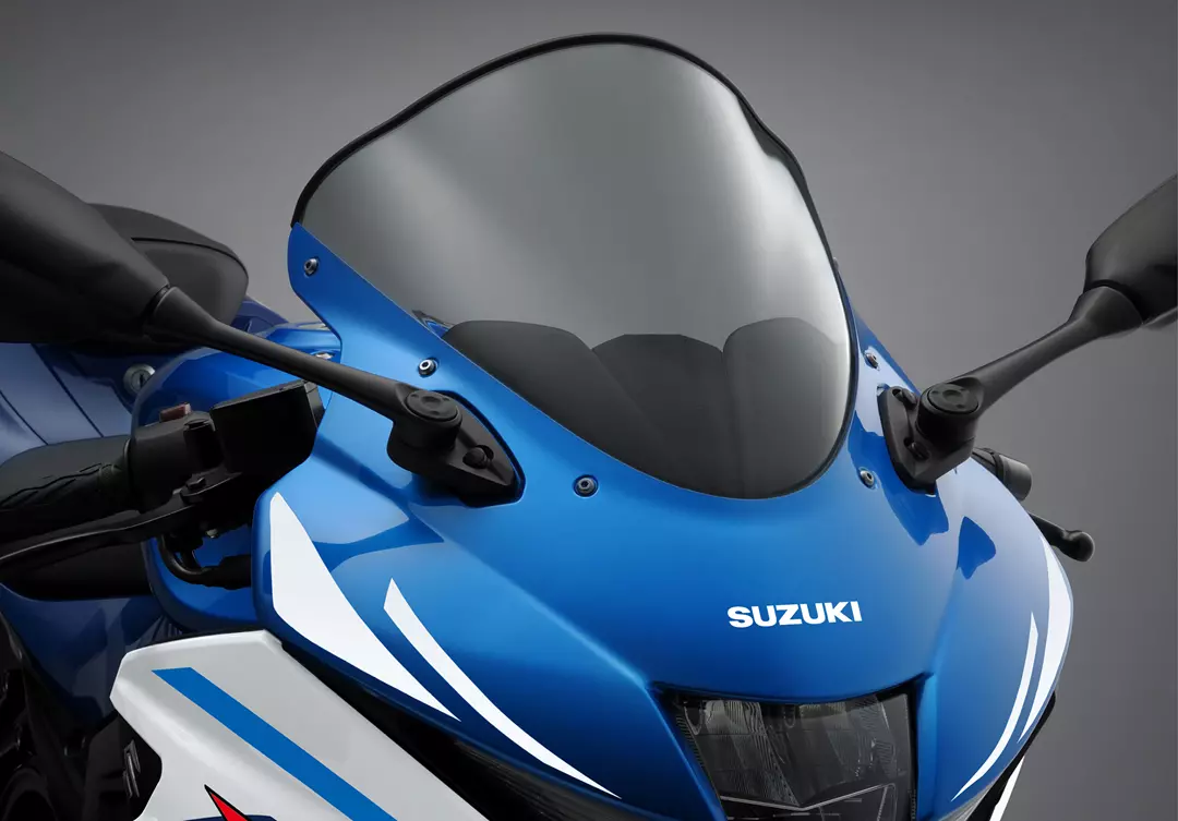 Suzuki GSX-R125 front screen close up