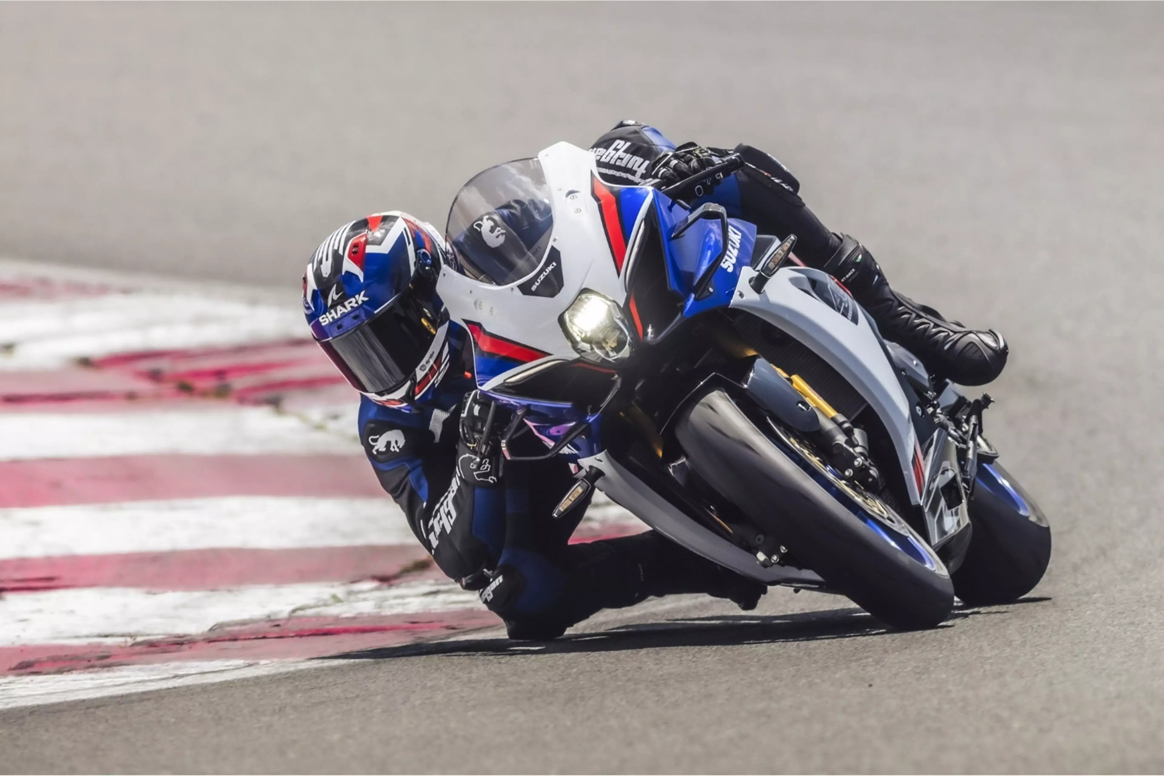 Rider with knee down on 2026 GSX-R1000R