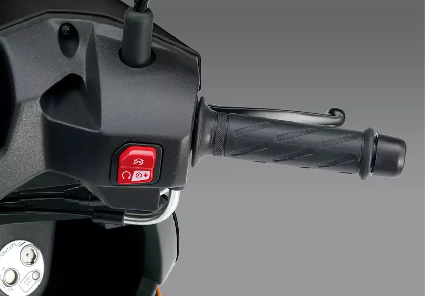 Suzuki Avenis 125 right handlebar switch gear, showcasing ergonomic design and functionality.