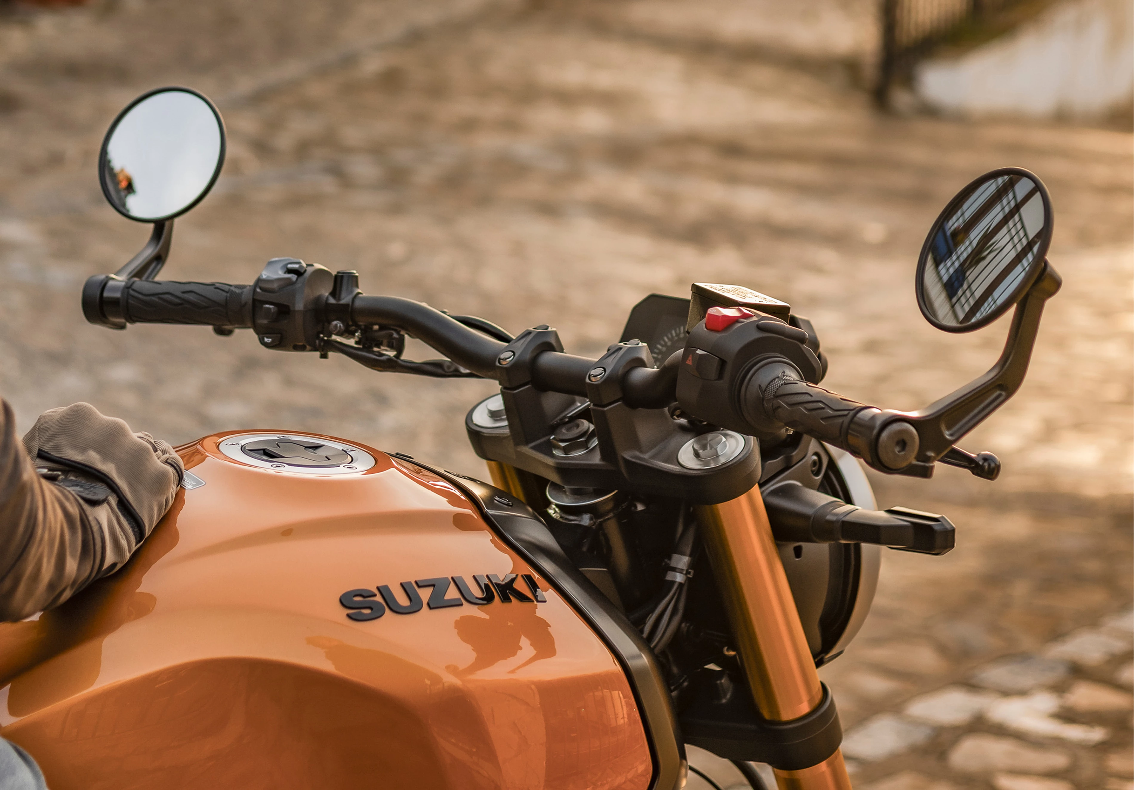 Suzuki GSX-8T fuel tank and bars close up.