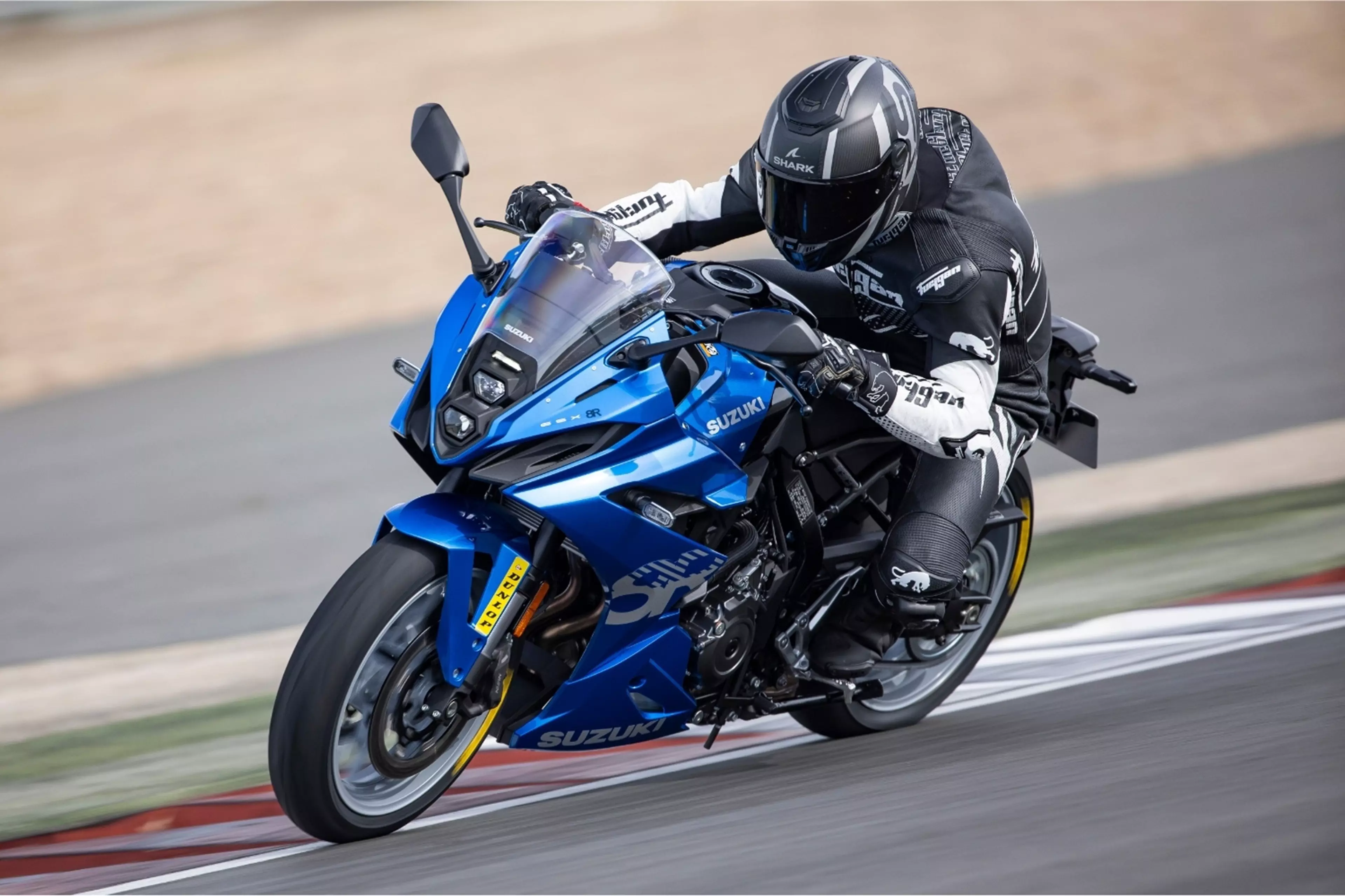GSX-8R on track