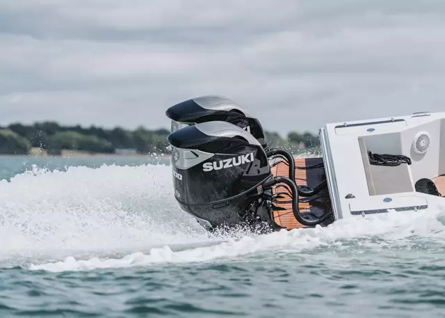 Suzuki DF300BMD outboards at sea