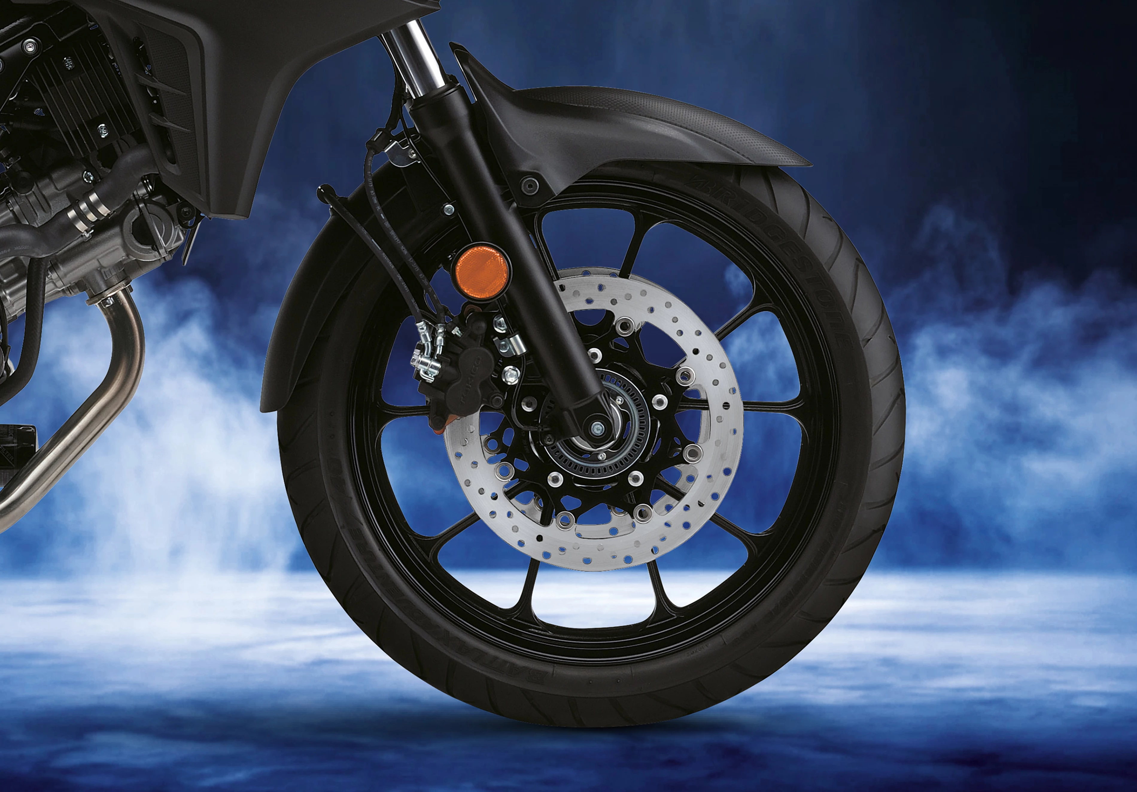 Suzuki V-Strom 650 wheels and tyres close up