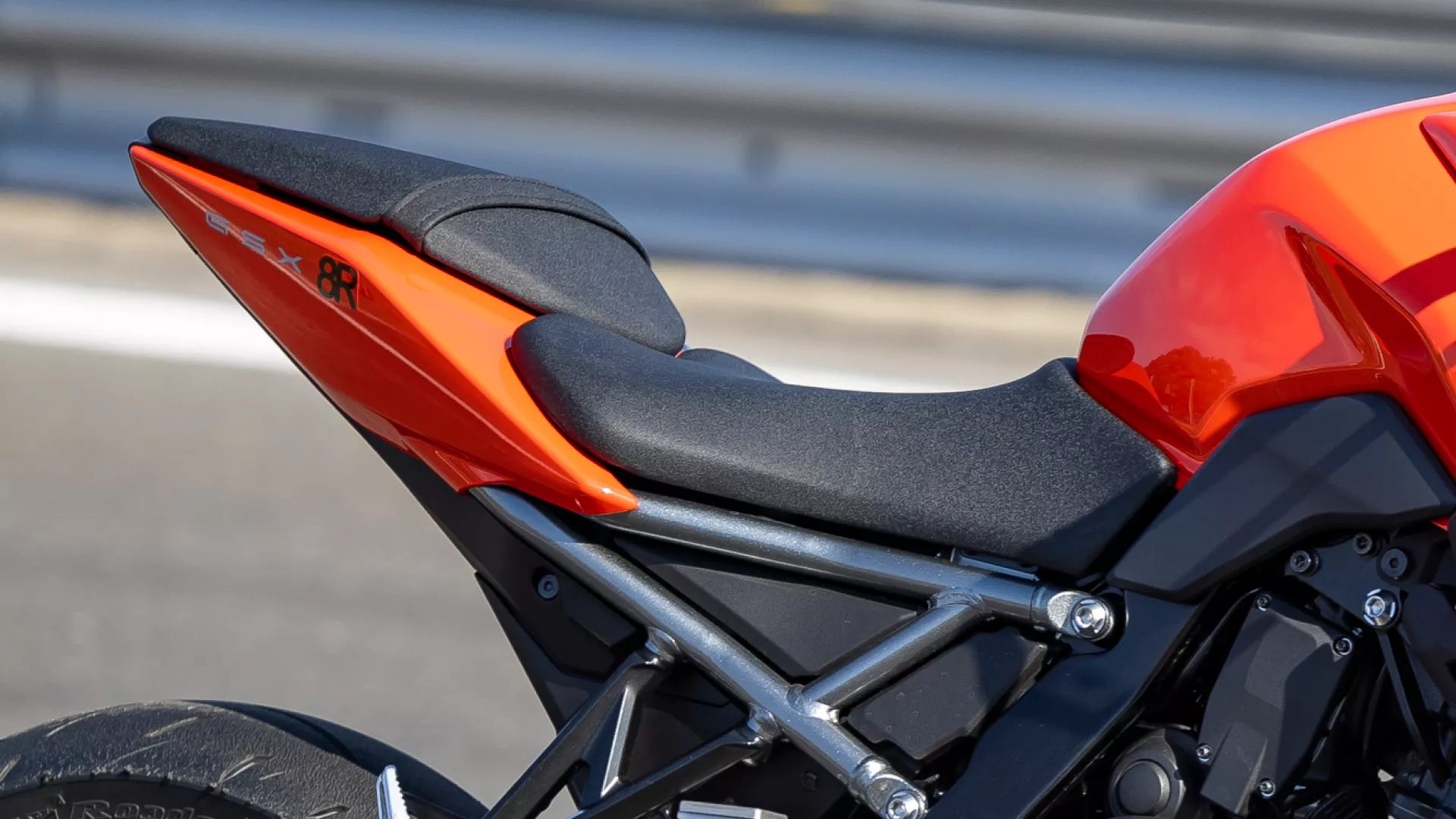 Suzuki GSX-8R close up of the seat and rear pillion seat from the right hand side in a pitlane
