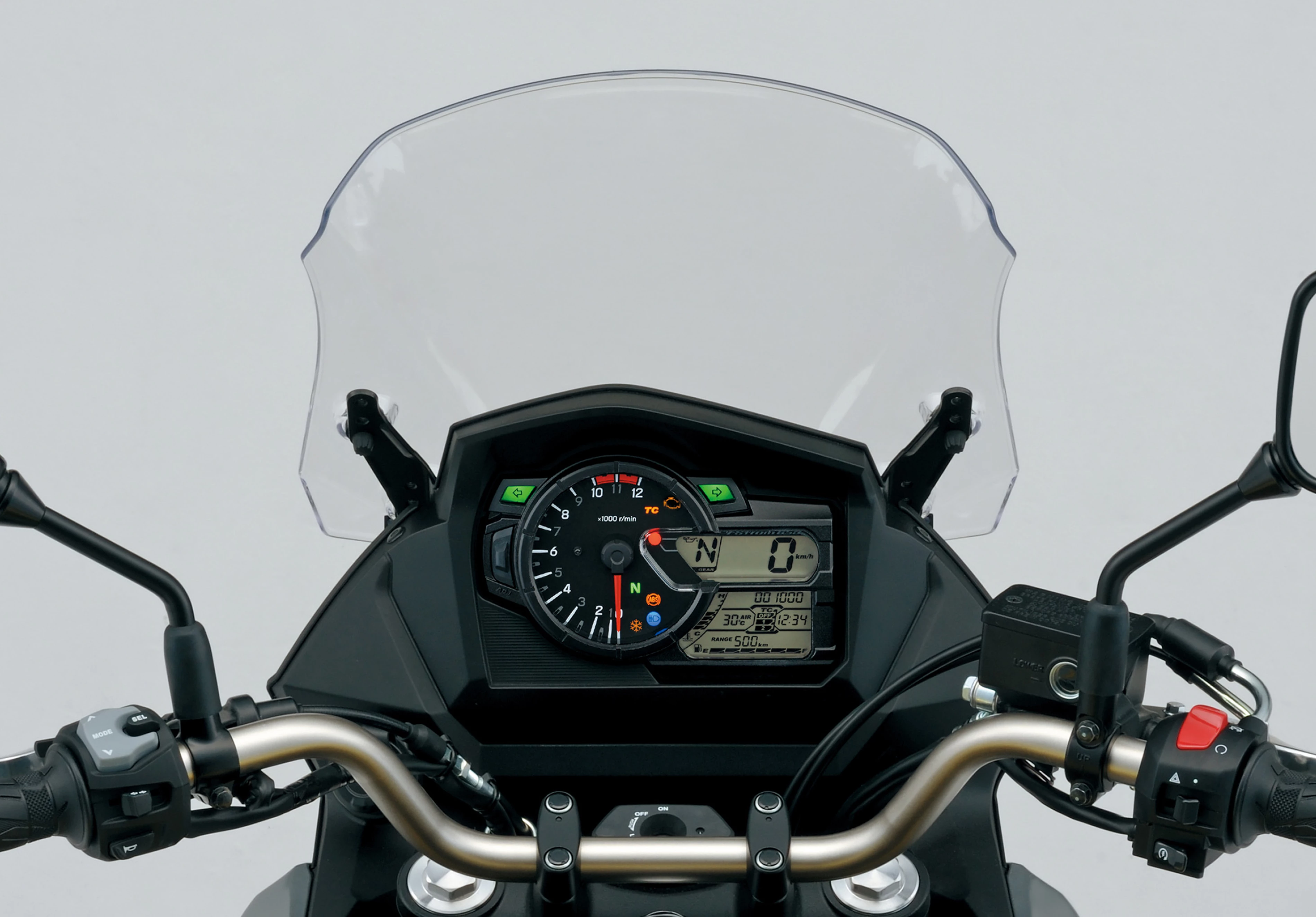 Suzuki V-Strom 650 front handlebars and screen