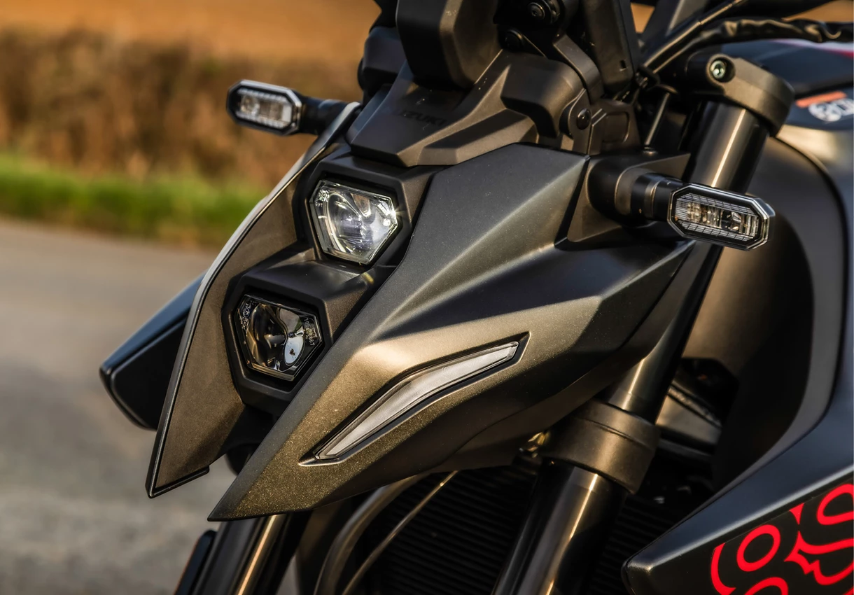 Suzuki GSX-8S black, front end close-up of LED Headlights