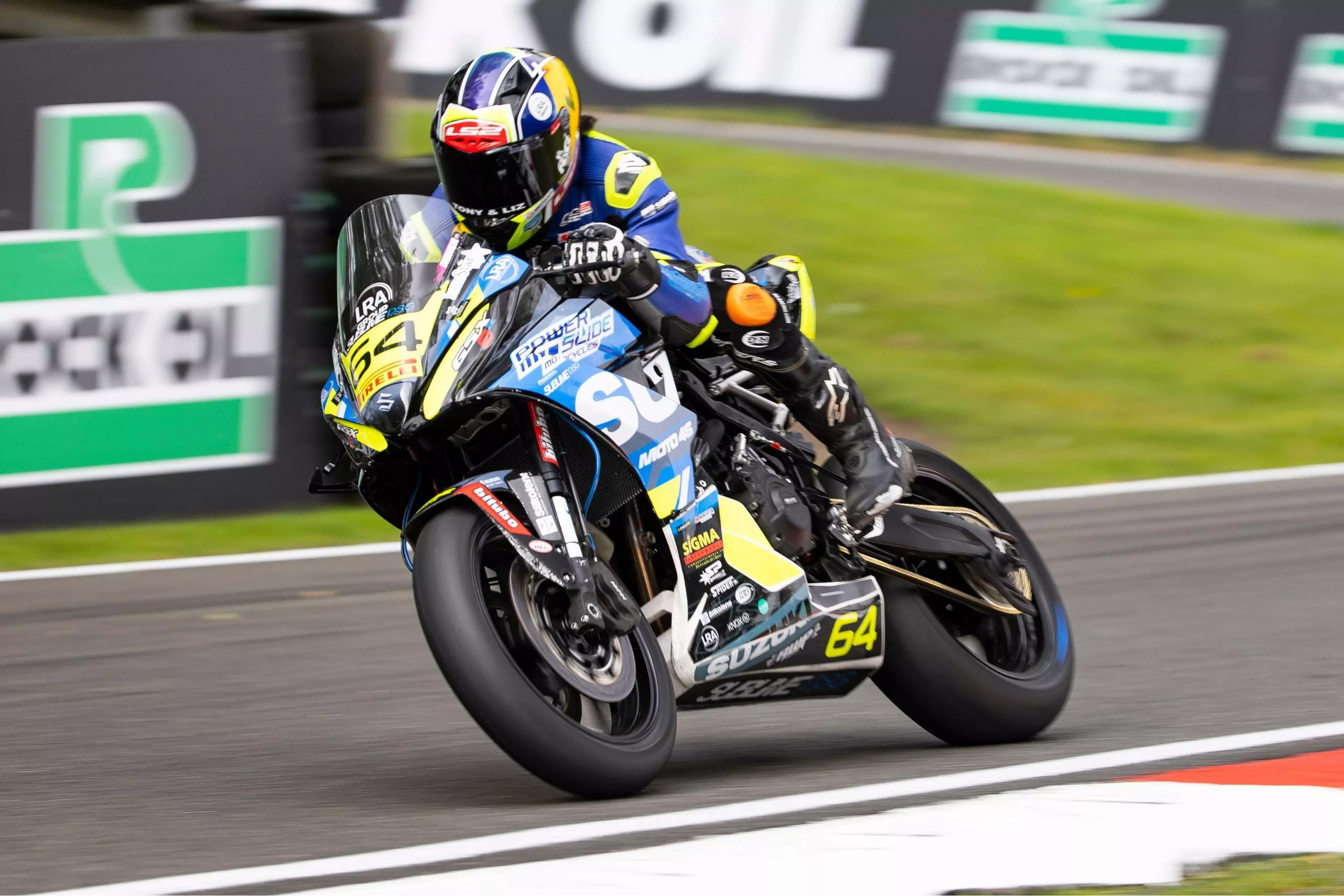 Asher Durham on the Powerslide Suzuki GSX-8R at Cadwell Park