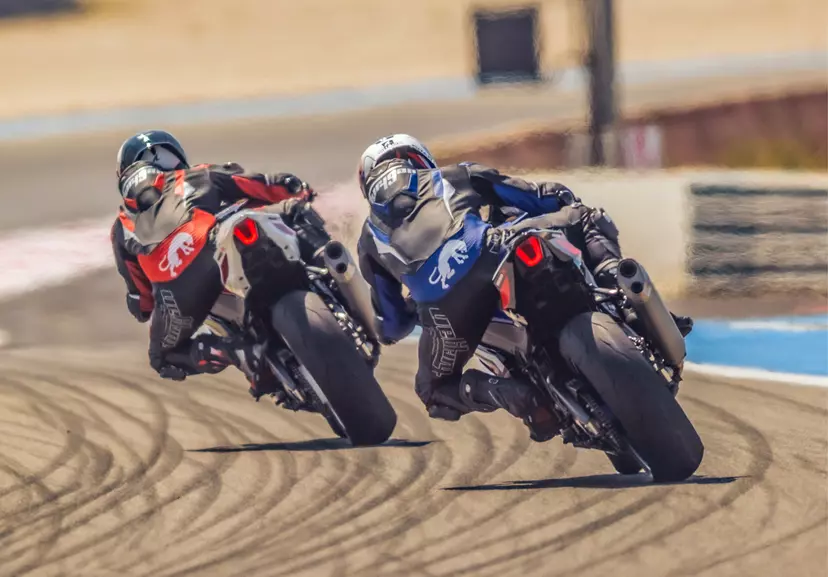 Suzuki GSX-R1000R two bikes rear end squirming out of a corner