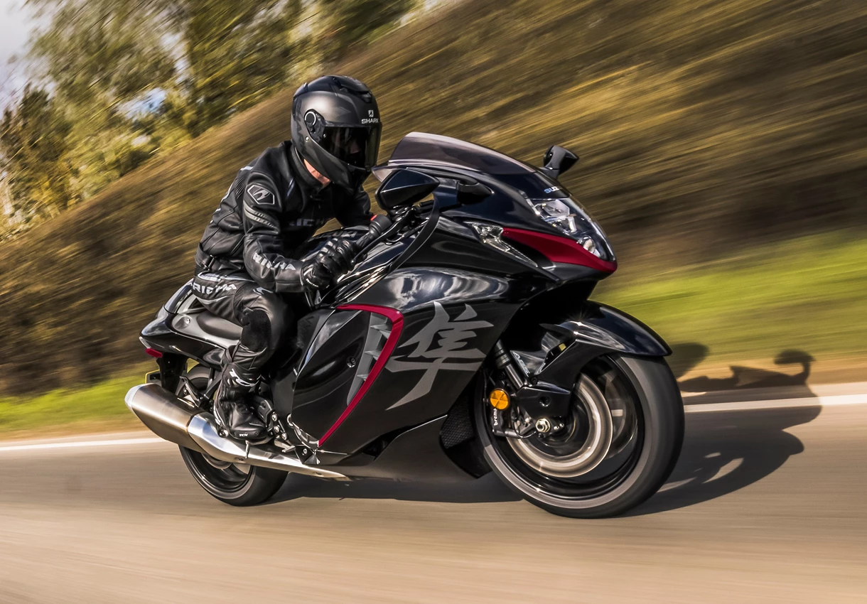 Suzuki Hayabusa leaning over into a turn