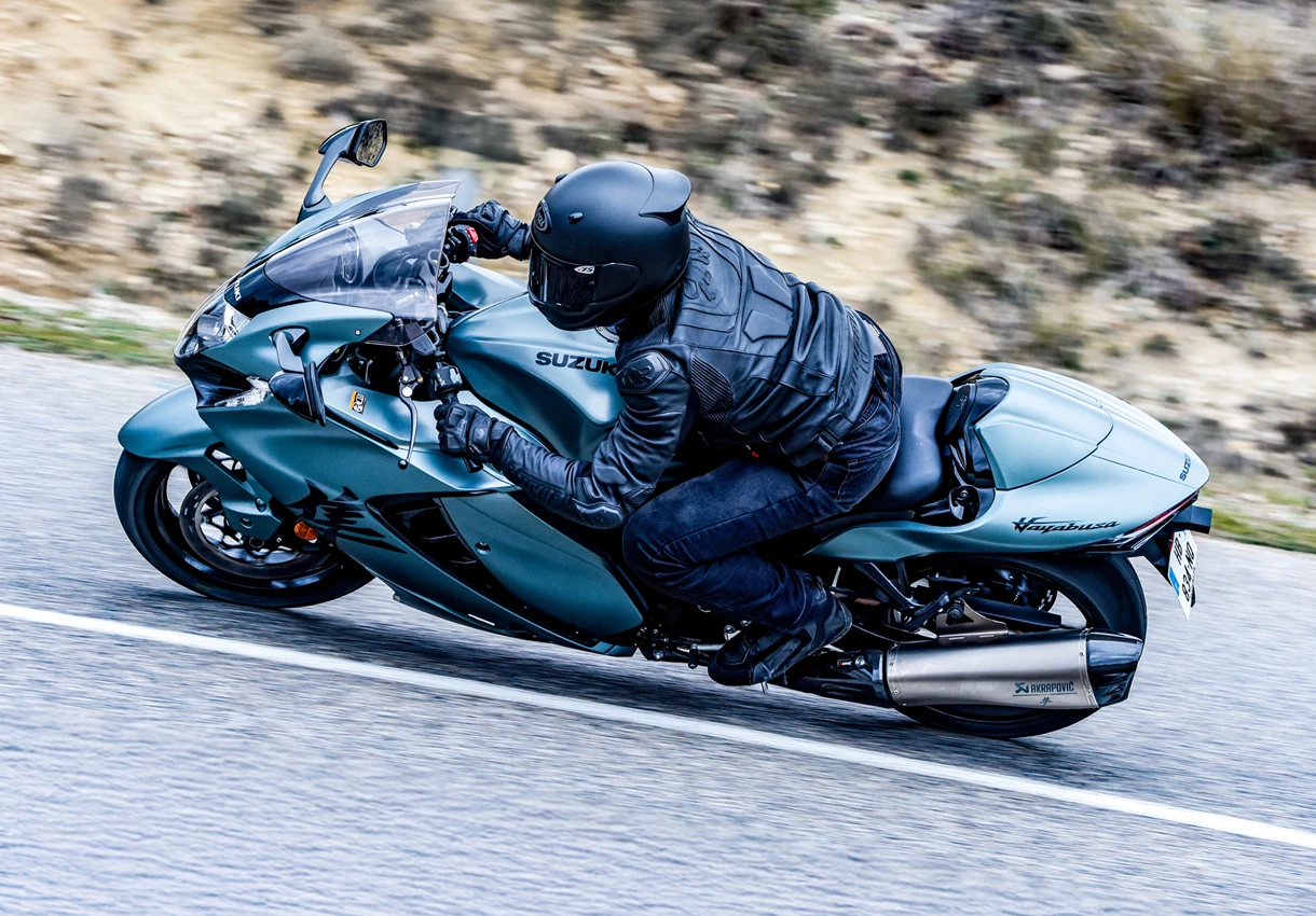 Suzuki Hayabusa leaning over into a turn