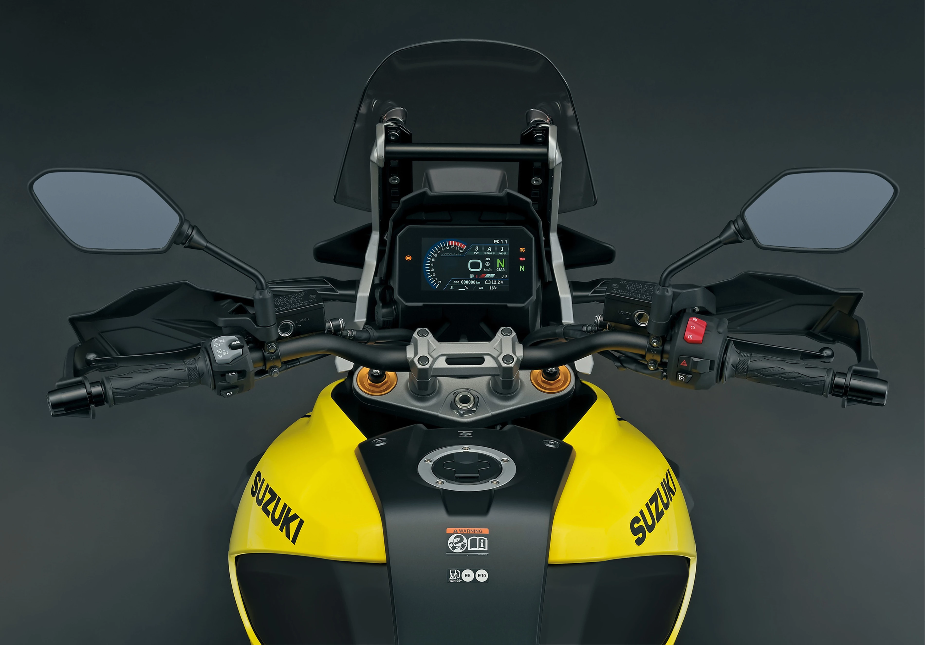 Suzuki V-Strom 1050DE tank and handlebars
