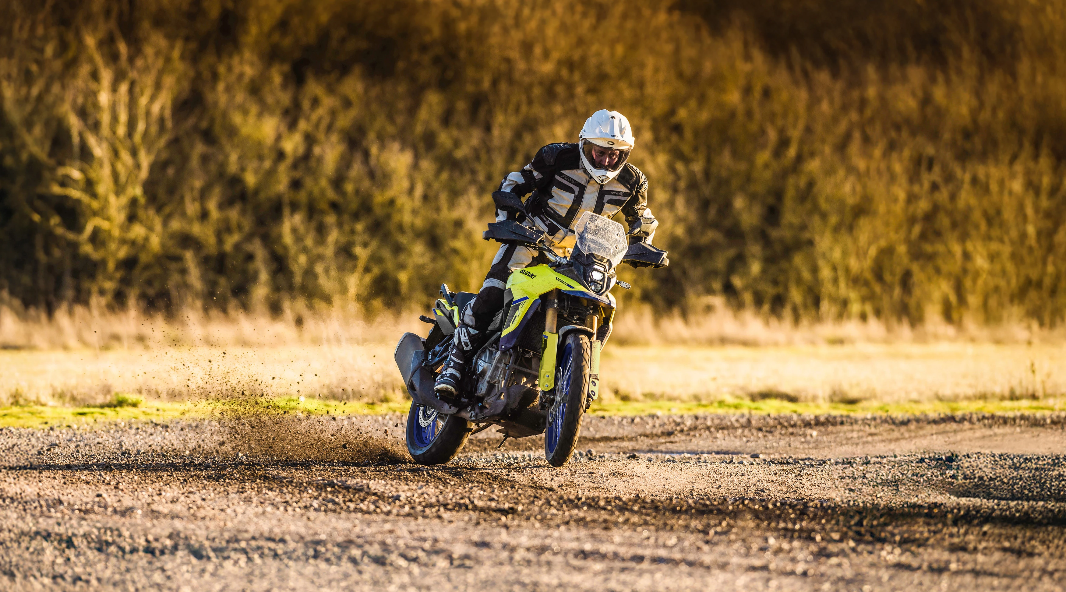 Hero banner featuring the Suzuki V-Strom 800DE, showcasing its rugged adventure-ready design.