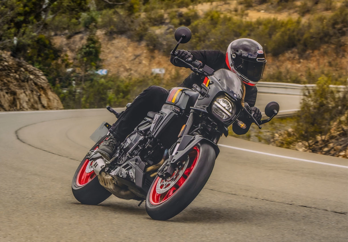Suzuki GSX-8TT leaning into a corner on a country road