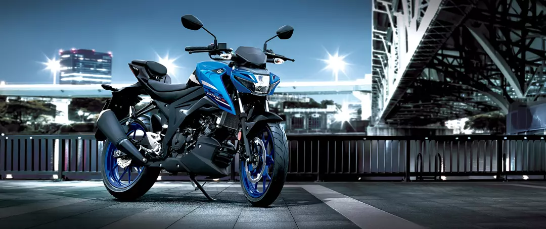 Suzuki GSX-S125 city static right hand side.