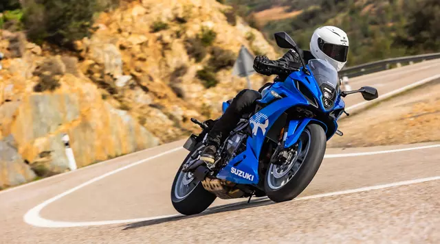 Suzuki GSX-8R powering round a corner on a mountain pass