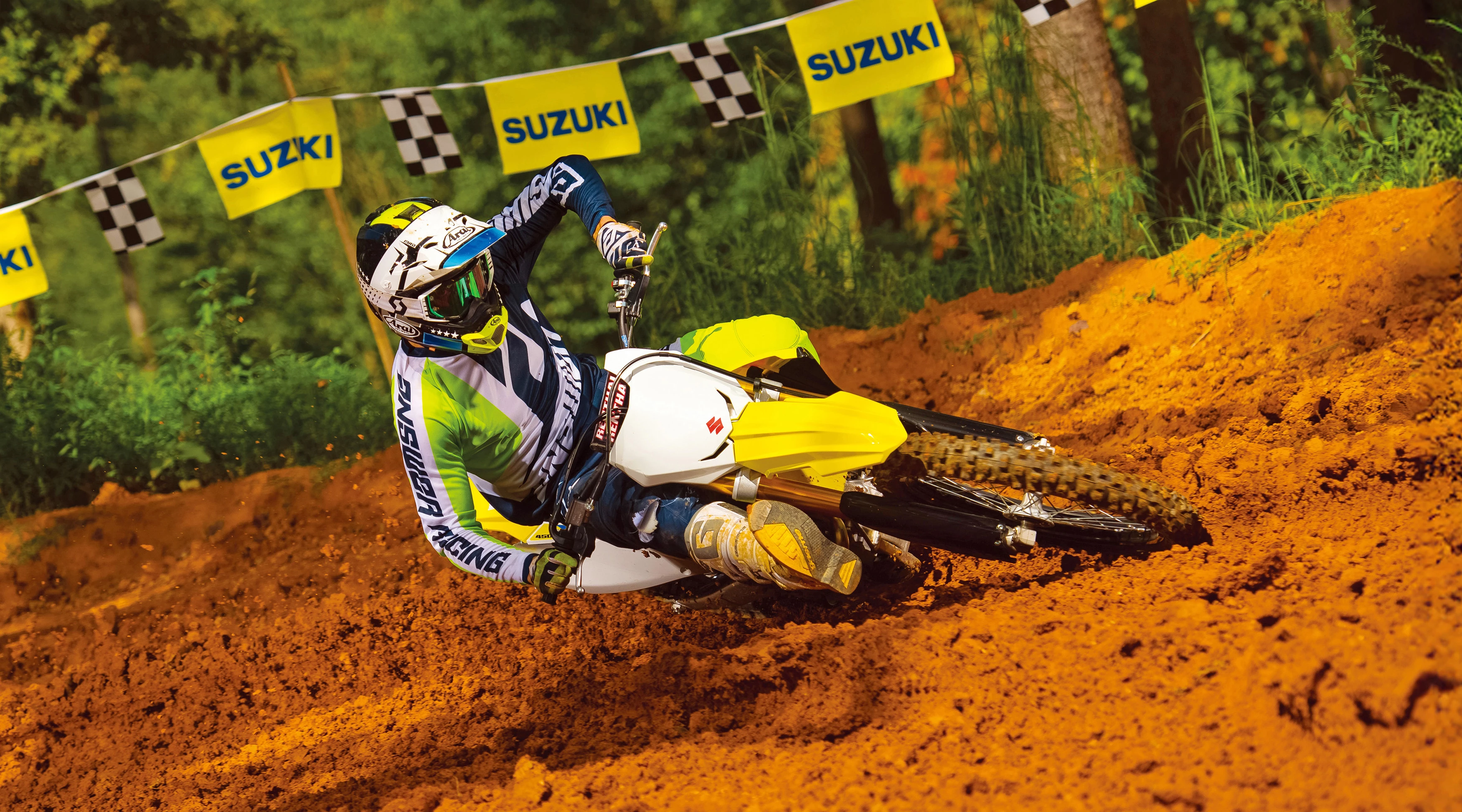 Suzuki RM-Z450 heavily lent over on a Motorcross track