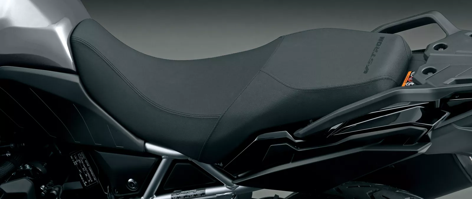 Suzuki V-Strom 800RE grey, seat and pillion seat close up