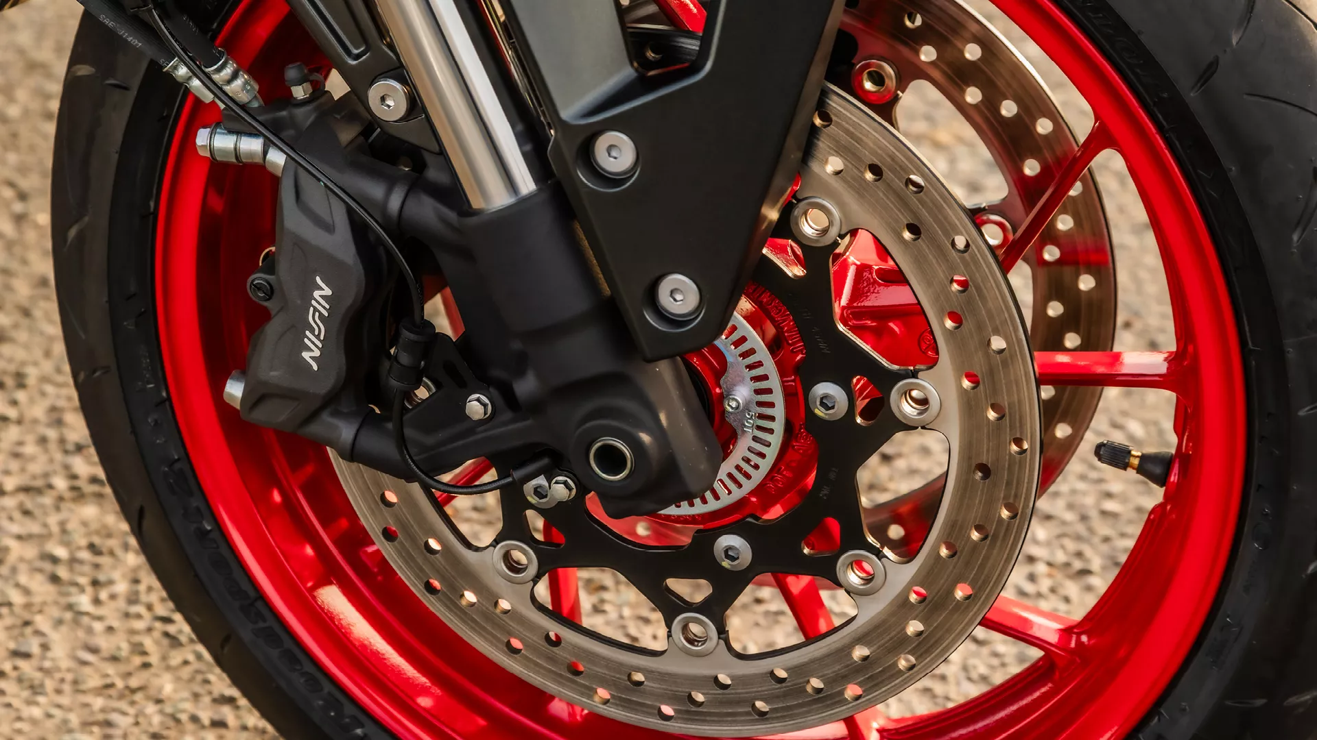 Suzuki GSX-8S front tyre and brake close-up