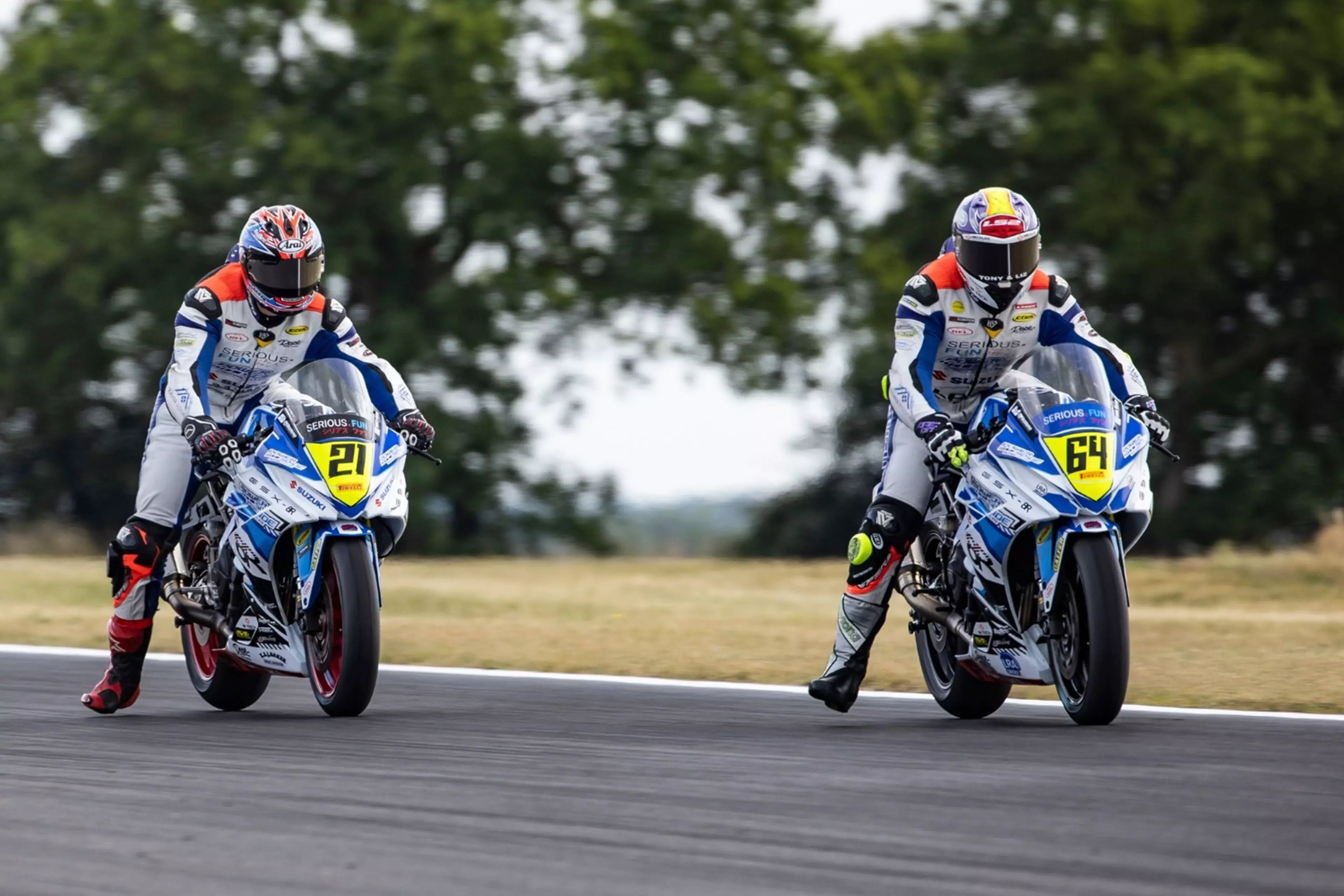 Powerslide Suzuki 8Rs racing at Snetterton