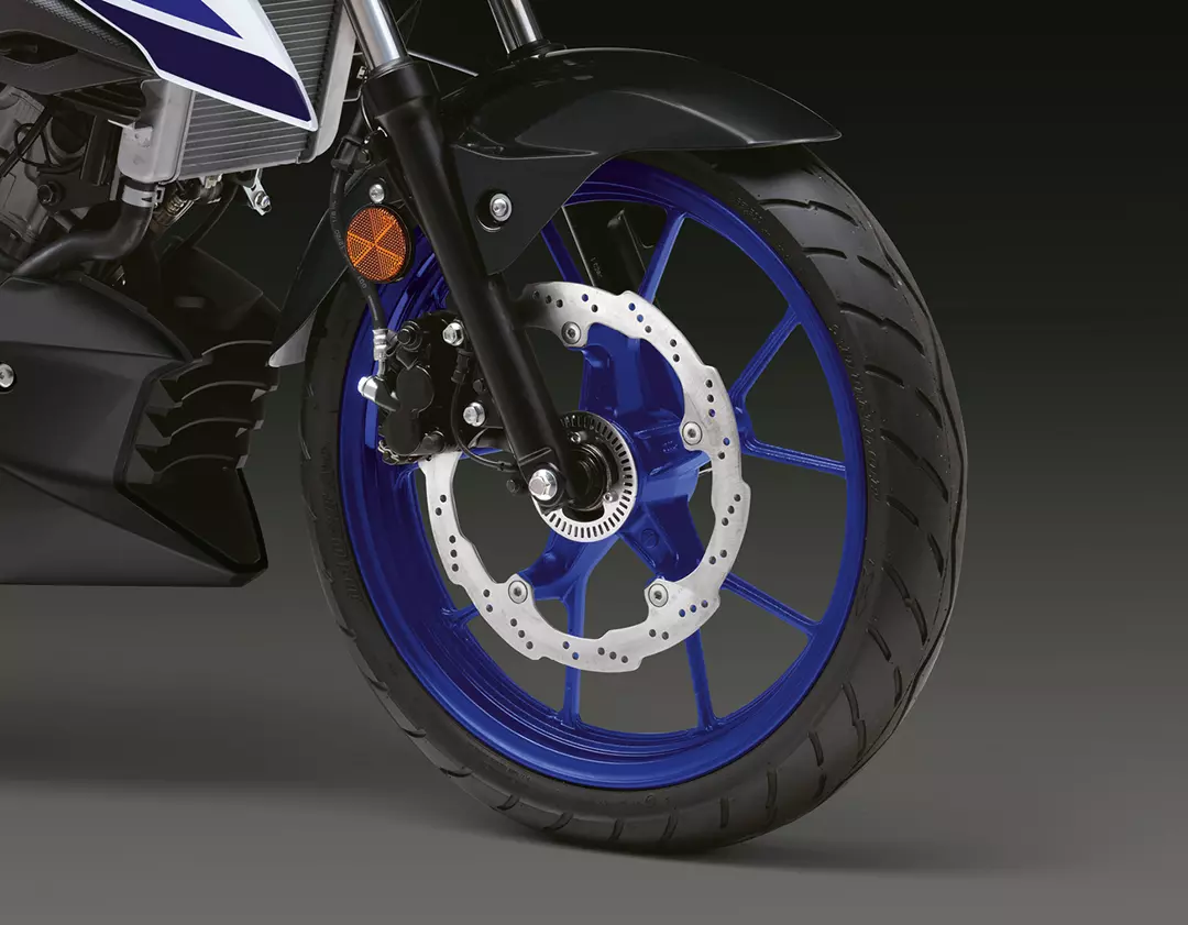 Suzuki GSX-S125 close up front wheel.