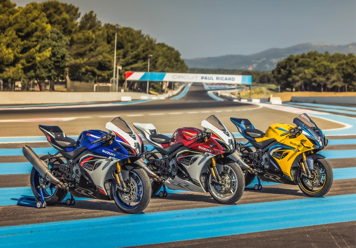 Suzuki GSX-R1000R three colour options side by side on track