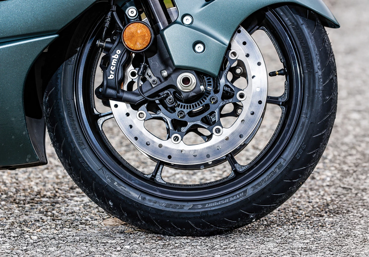Suzuki Hayabusa tyres close-up