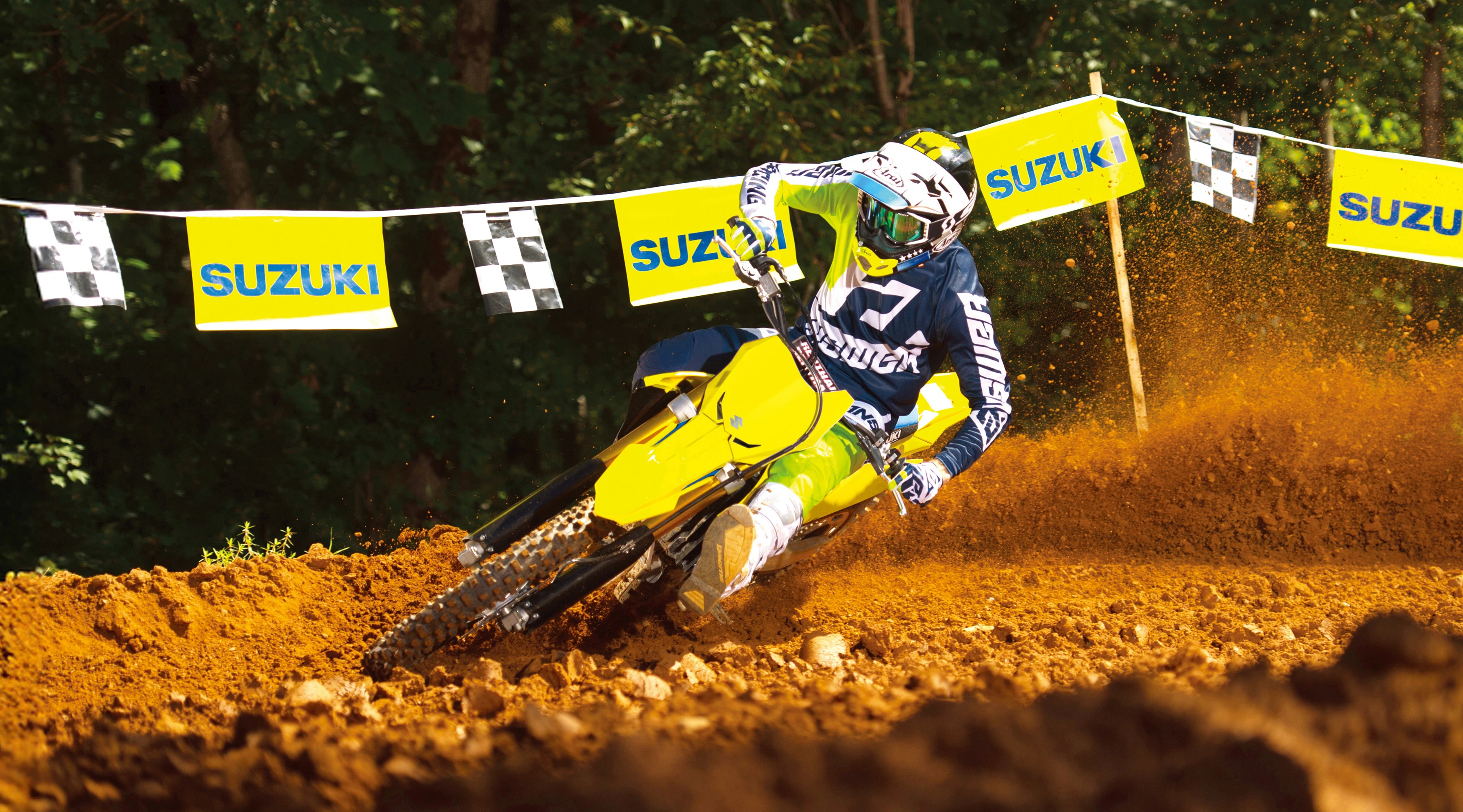 Suzuki RM-Z450 heavily lent over on a Motorcross track