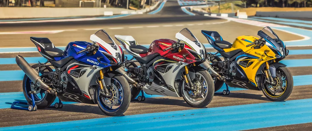 Suzuki GSX-R1000R three colour line-up on track