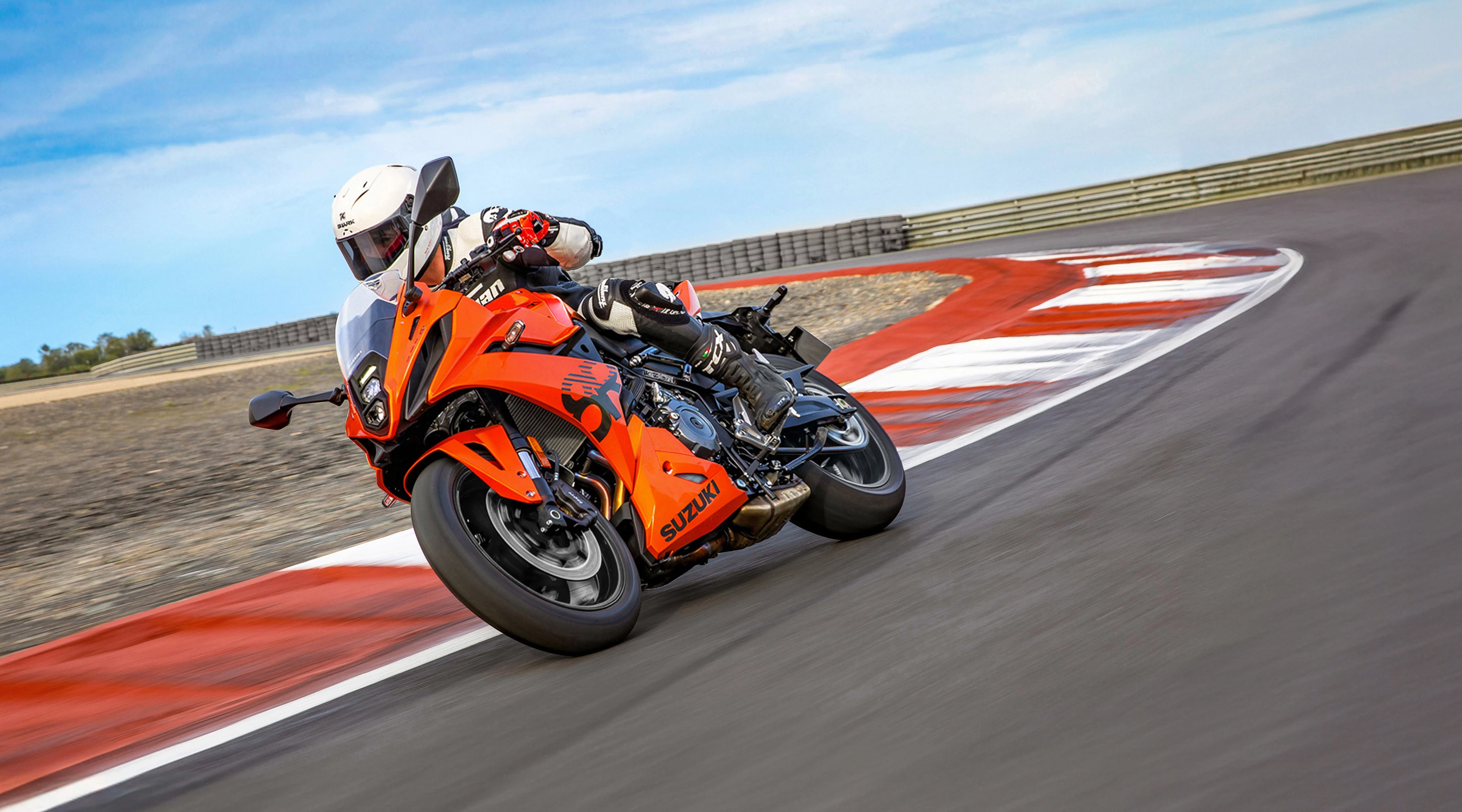 Suzuki GSX-8R leaning into a corner on track