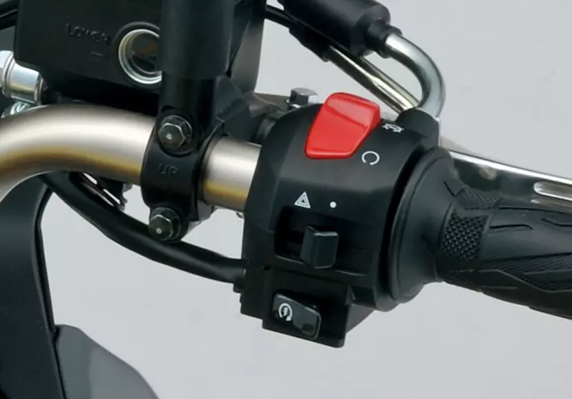 Suzuki V-Strom 650 easy start system switchgear close-up