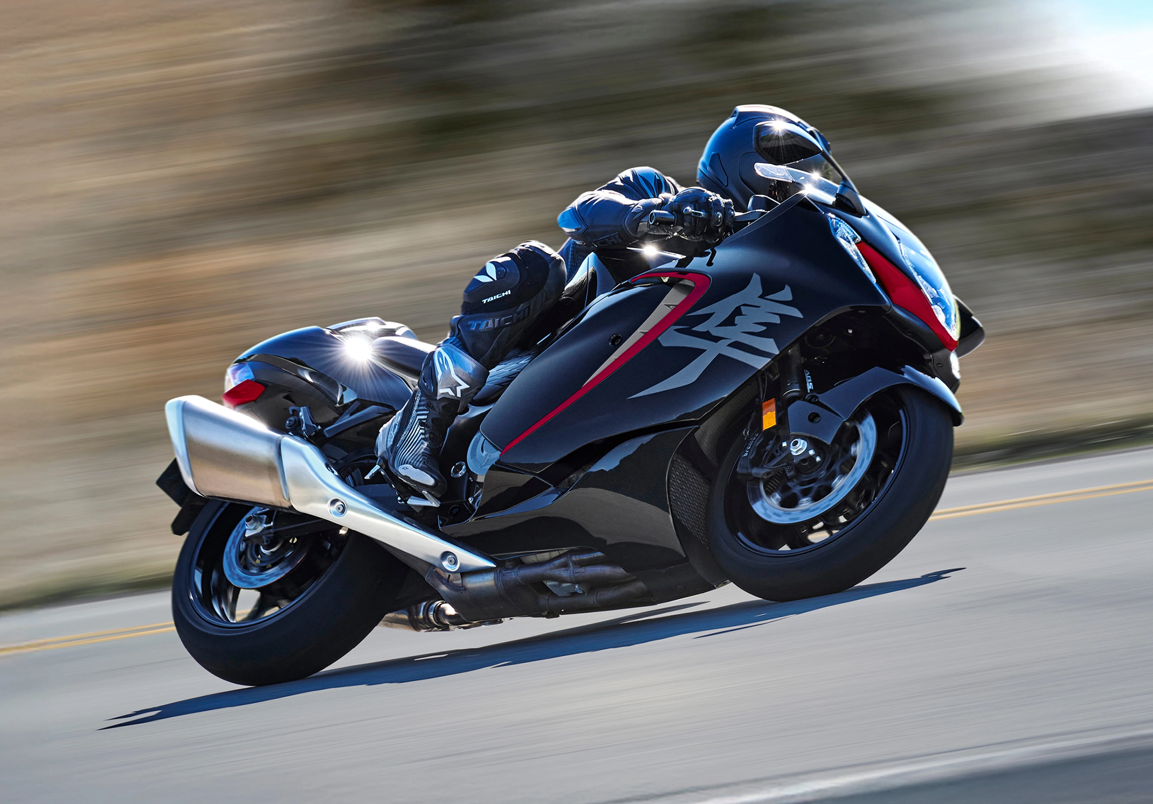 Suzuki Hayabusa leaning hard into a corner