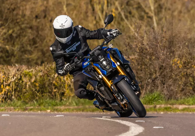 Suzuki GSX-S1000 slightly leaning into a corner on a country road
