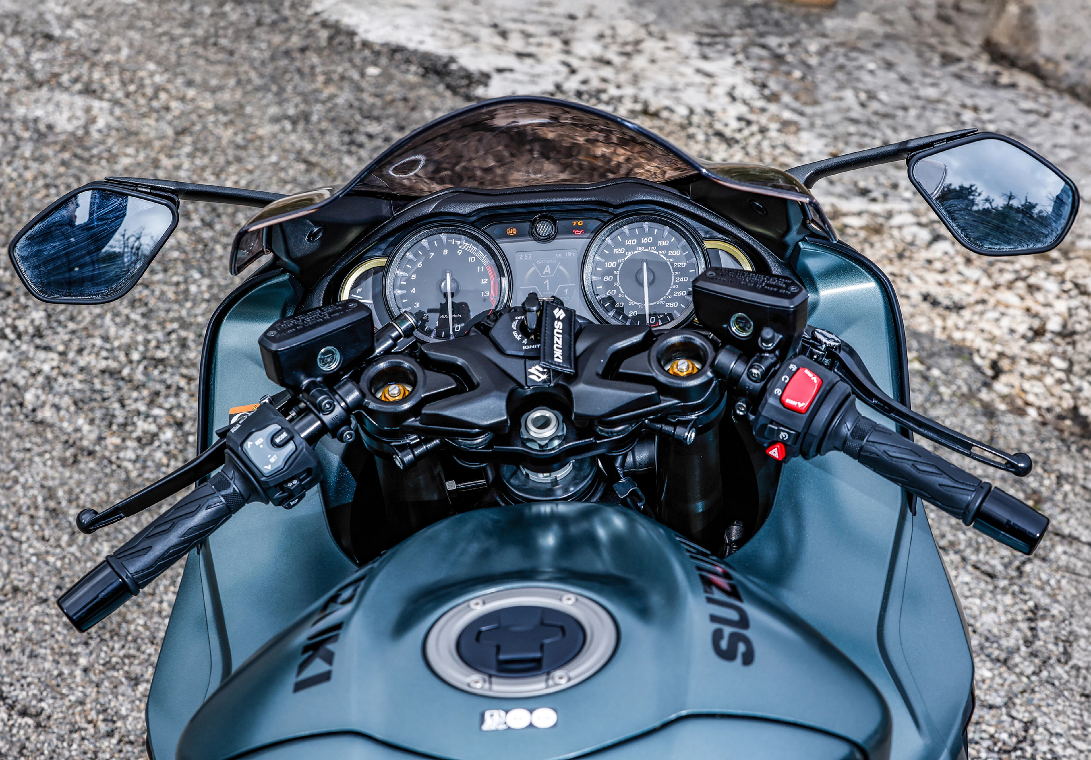 Suzuki Hayabusa Handlebars and Instrument cluster