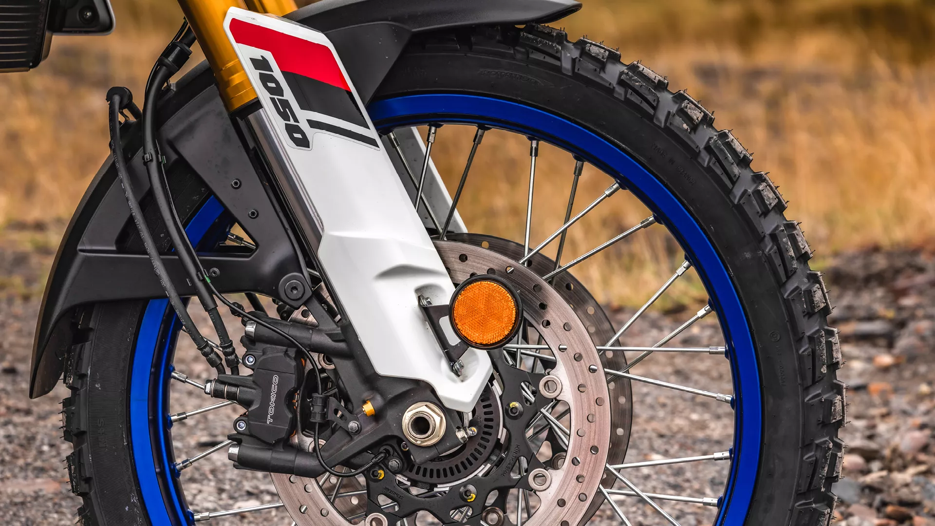 Suzuki V-Strom 1050DE white, front wheel and brakes close up