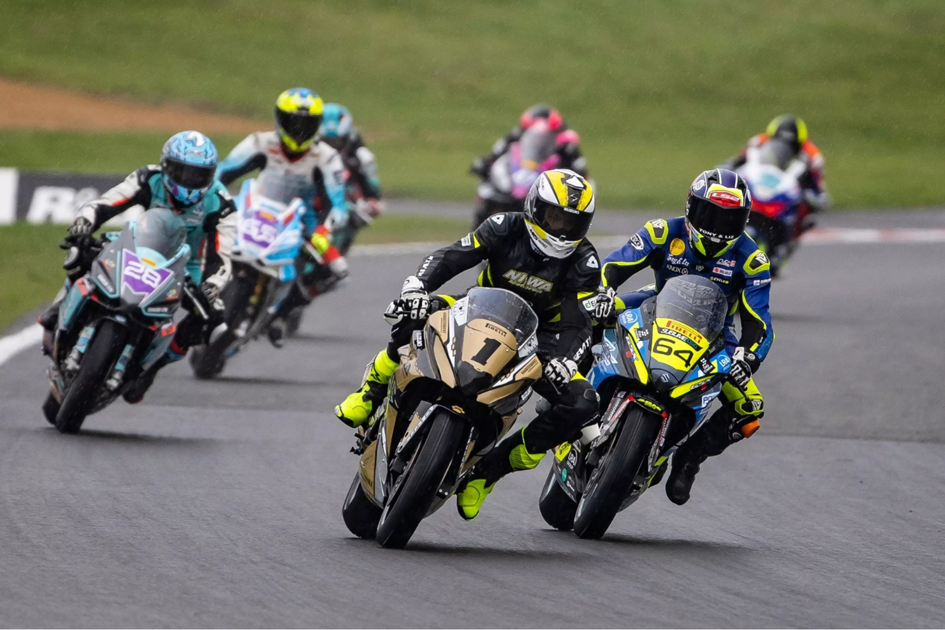 Beekmans racing Durham on 8Rs at Brands Hatch