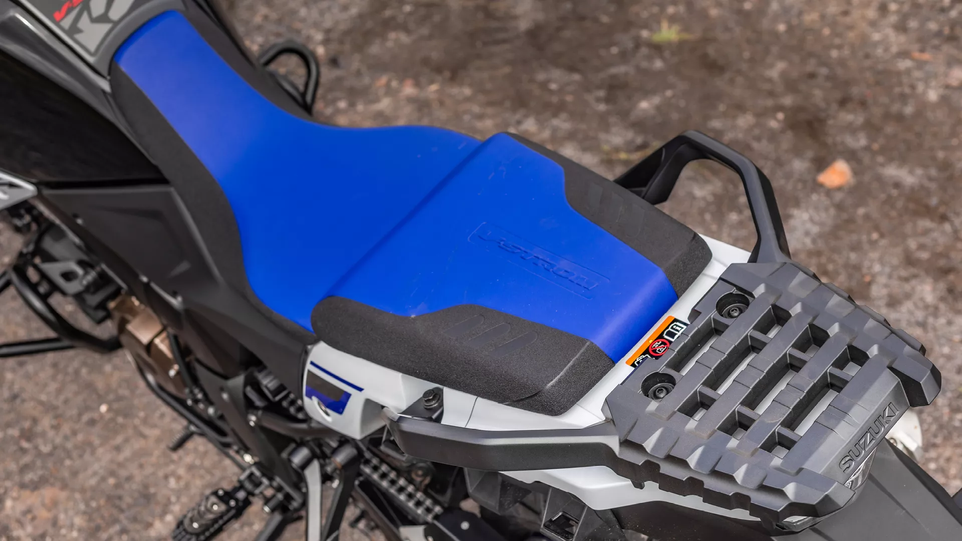 Suzuki V-Strom 1050DE seat unit and pillion seat from above