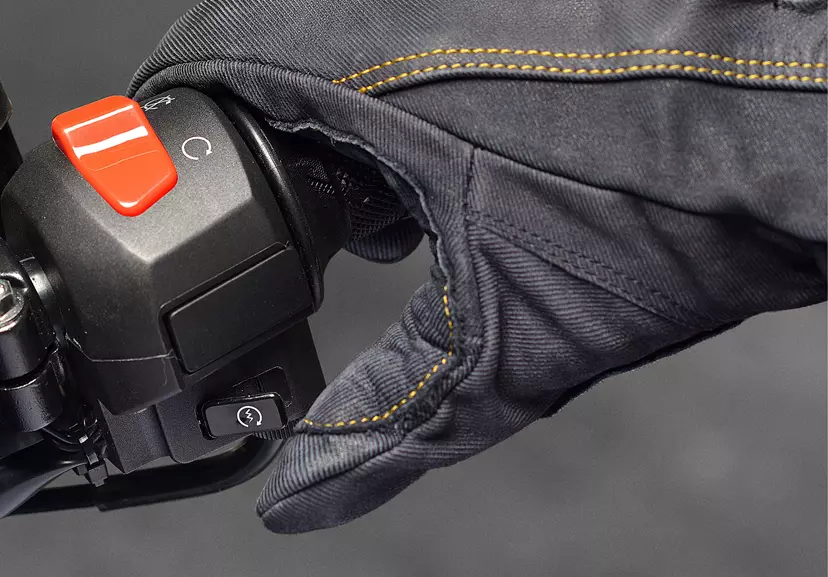 Suzuki GSX-S125 right hand switchgear close up