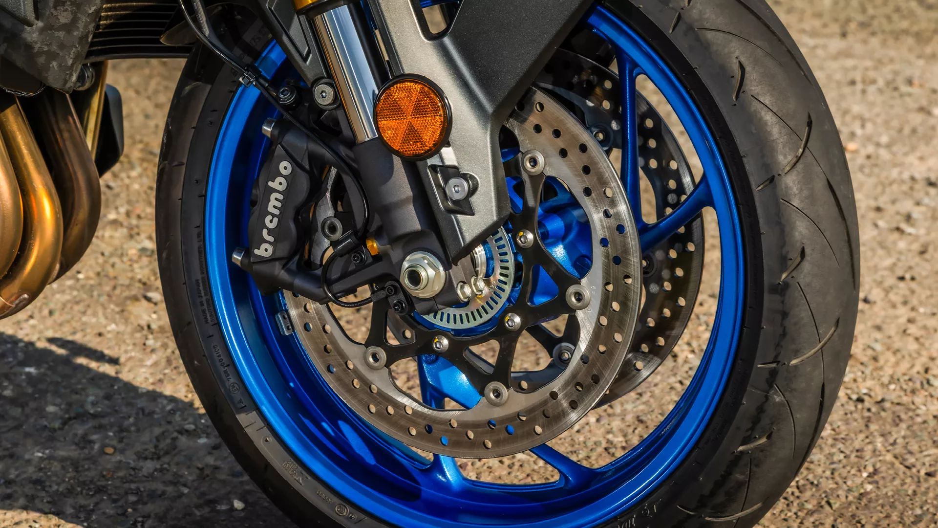 Suzuki GSX-S1000 Brembo brakes close-up on location